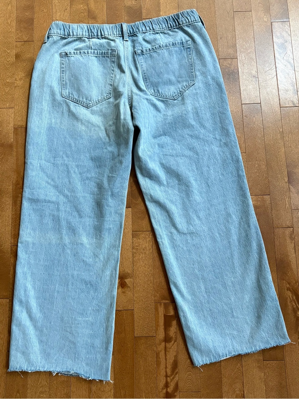 Hollister Low-Rise Baggy Jeans – Light Wash / Raw Hem (Size XL) - Picture 2 of 5